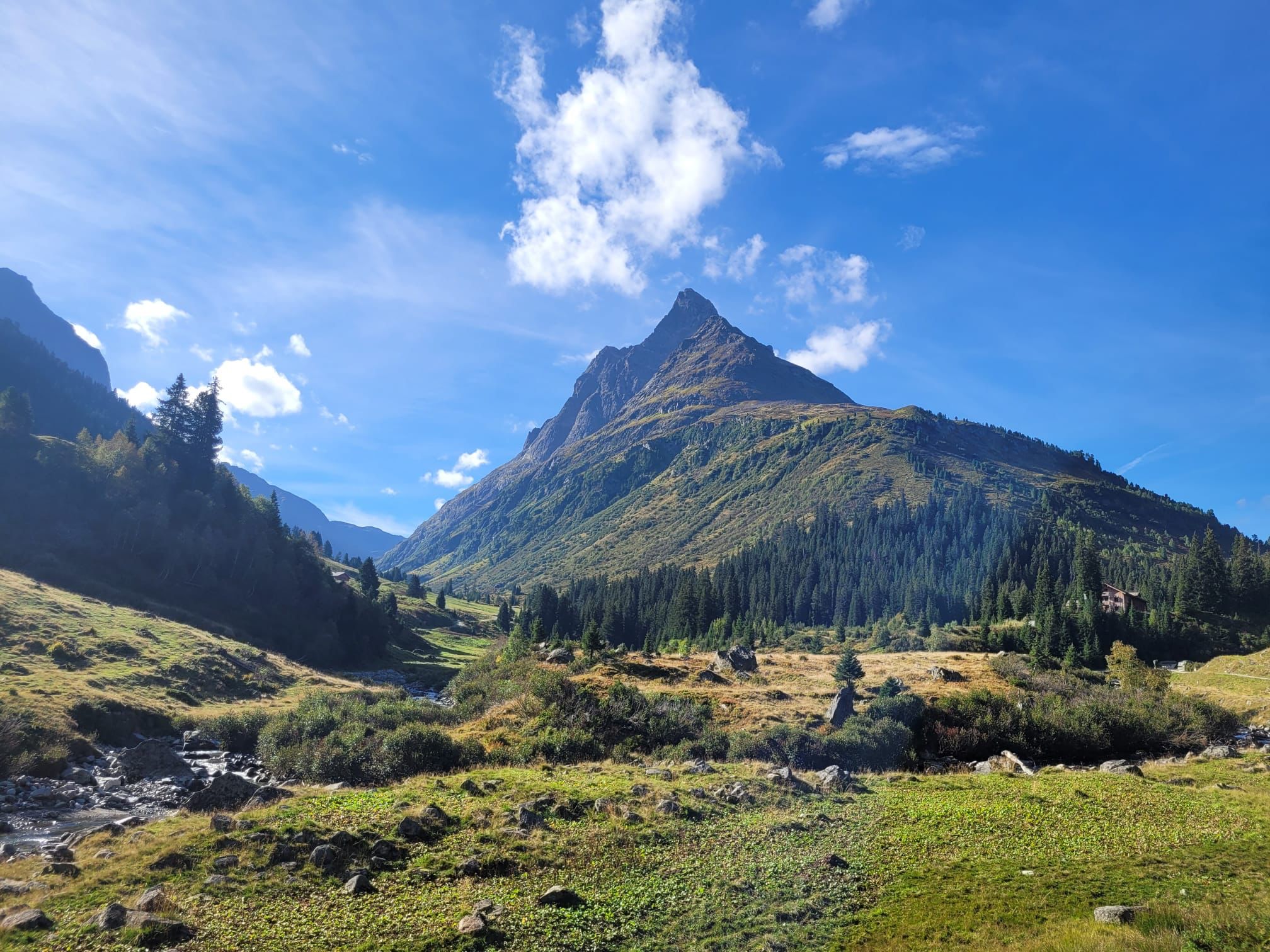 Sommer und Hütte – Natur, Bergluft und Sommerurlaub am Arlberg