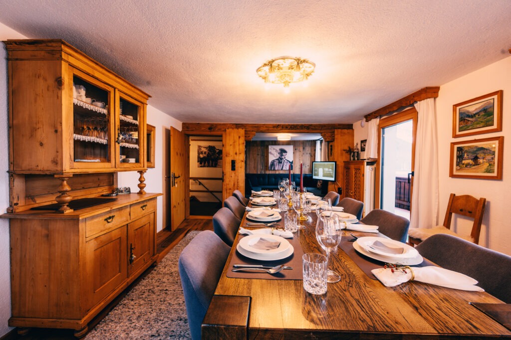 Essbereich Chalet St Anton am Arlberg großer Esstisch Gruppen