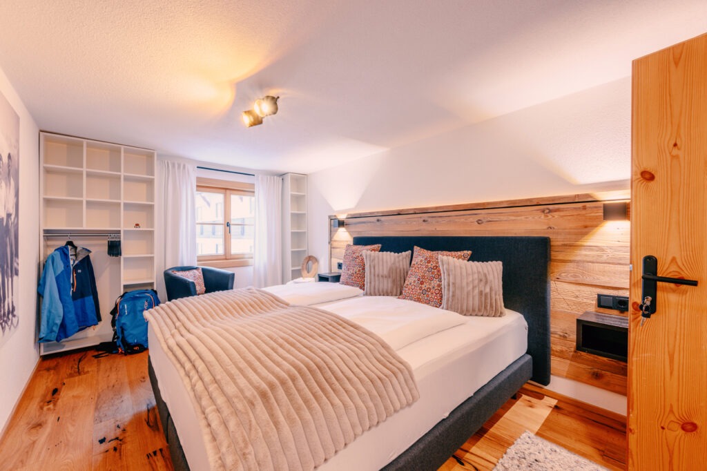 Schlafzimmer Chalet St Anton am Arlberg Ferienwohnung Alpen Unterkunft