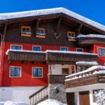 Chalet Haus Richard Falch in St. Anton am Arlberg im Winter mit Balkon und Terrasse